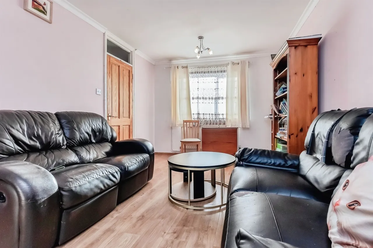 Alder Close, Desborough, NN14, photo 5