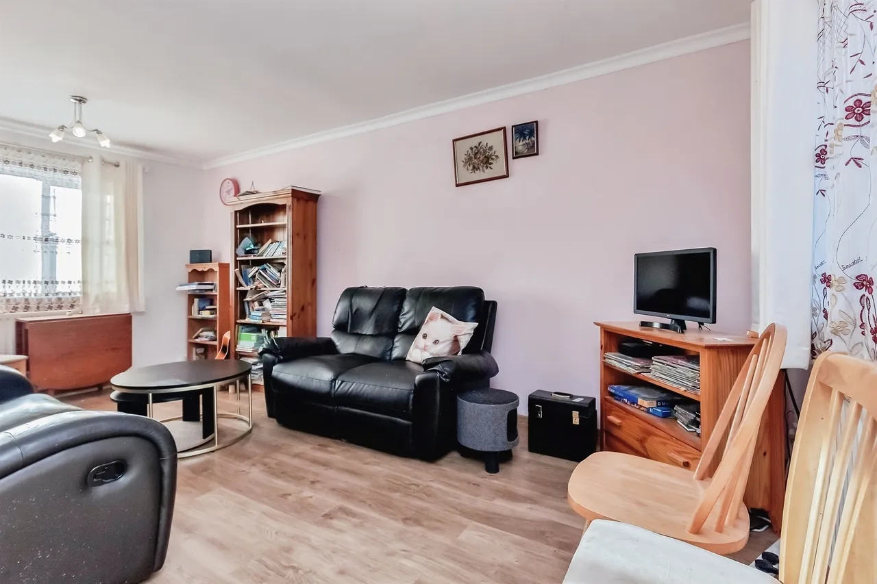 Alder Close, Desborough, NN14, photo 4