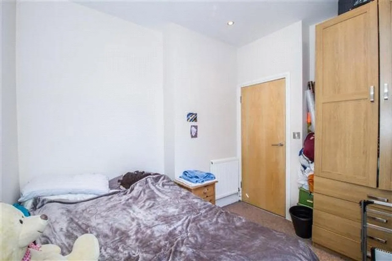 Kingston Road, Raynes Park, photo 4