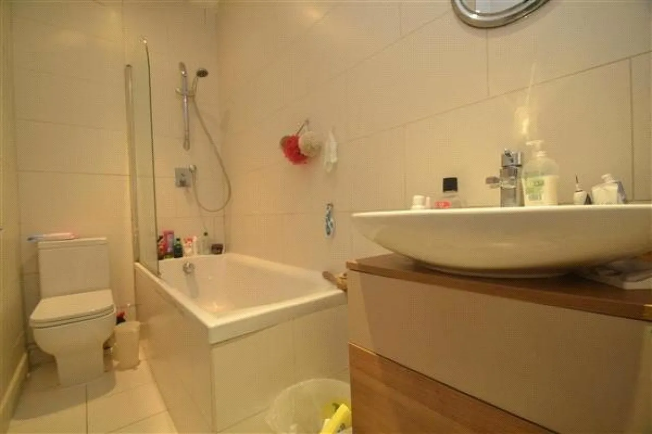 Kingston Road, Raynes Park, photo 6