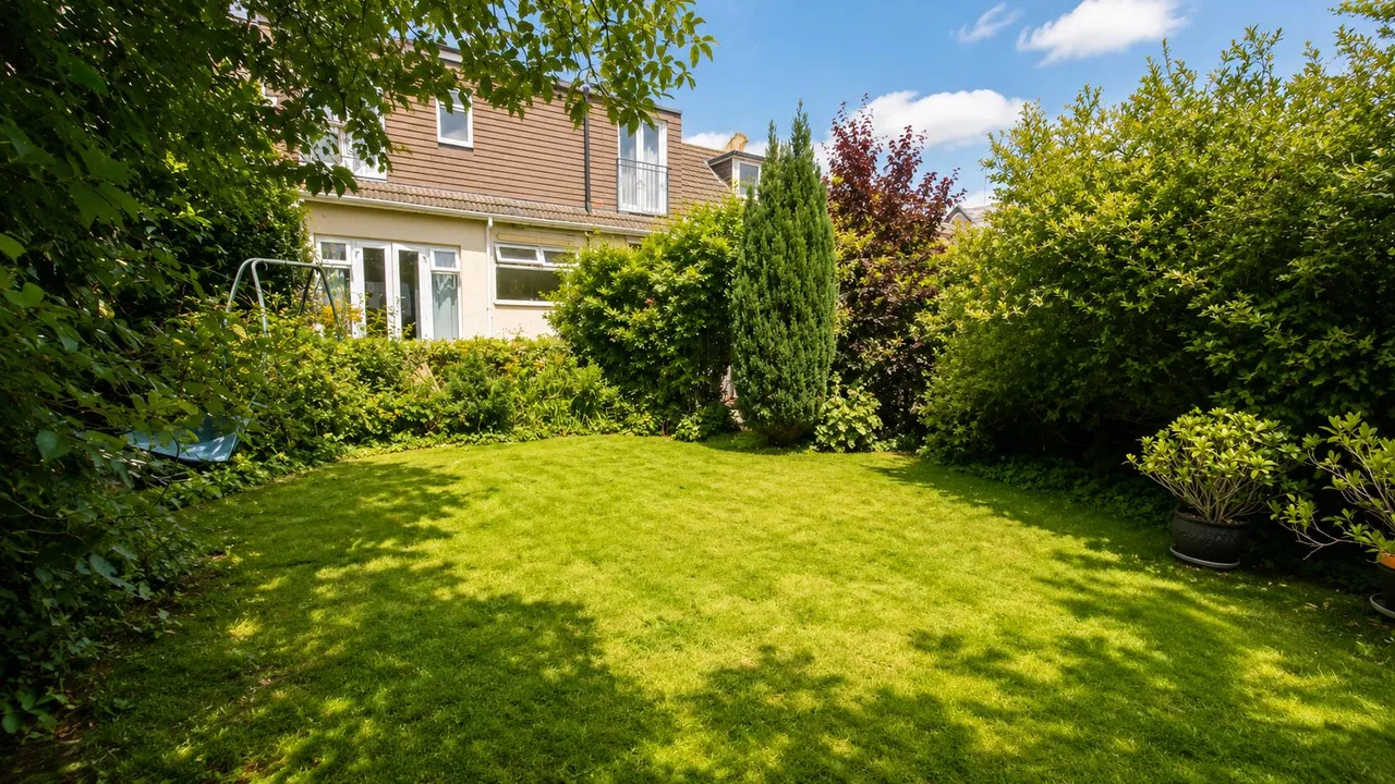 Tolworth Gardens, Chadwell Heath, RM6, photo 24