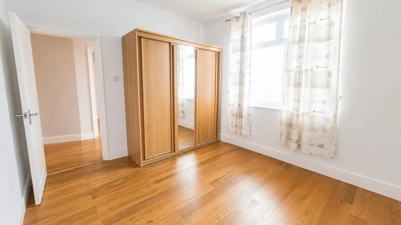 Tolworth Gardens, Chadwell Heath, RM6, photo 9