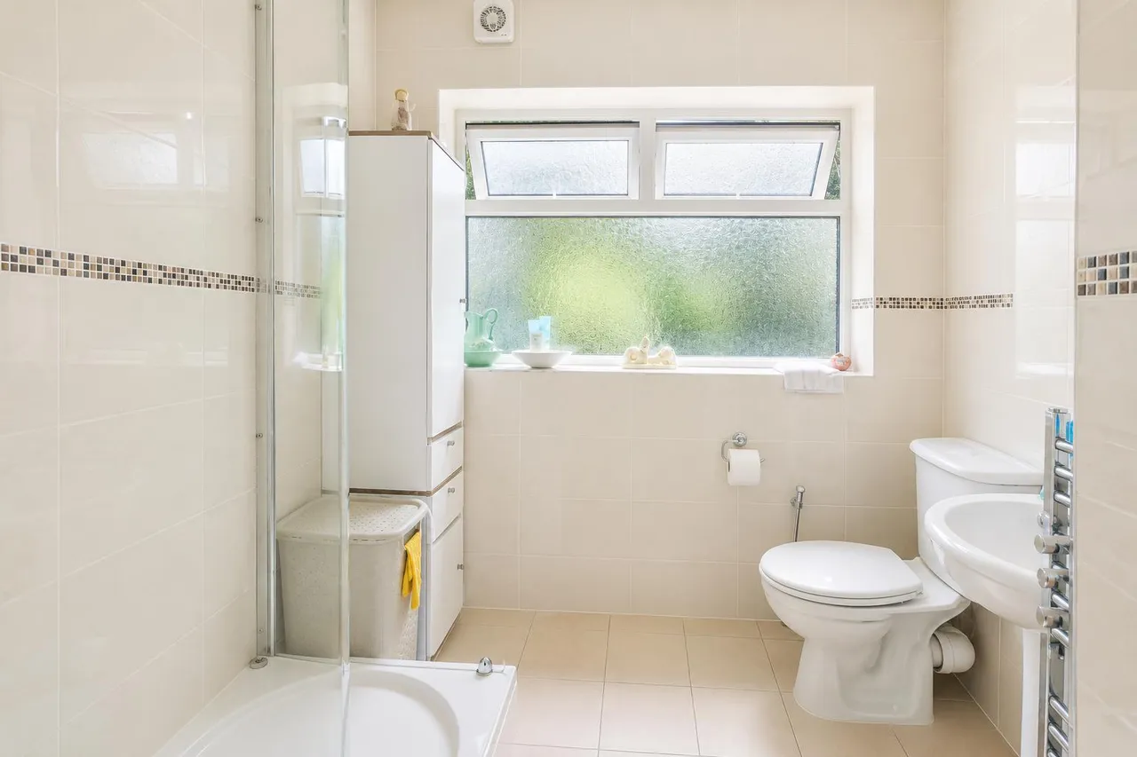 Tolworth Gardens, Chadwell Heath, RM6, photo 18