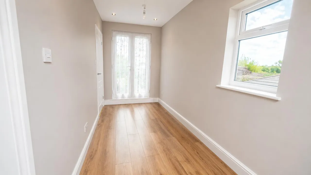 Tolworth Gardens, Chadwell Heath, RM6, photo 16
