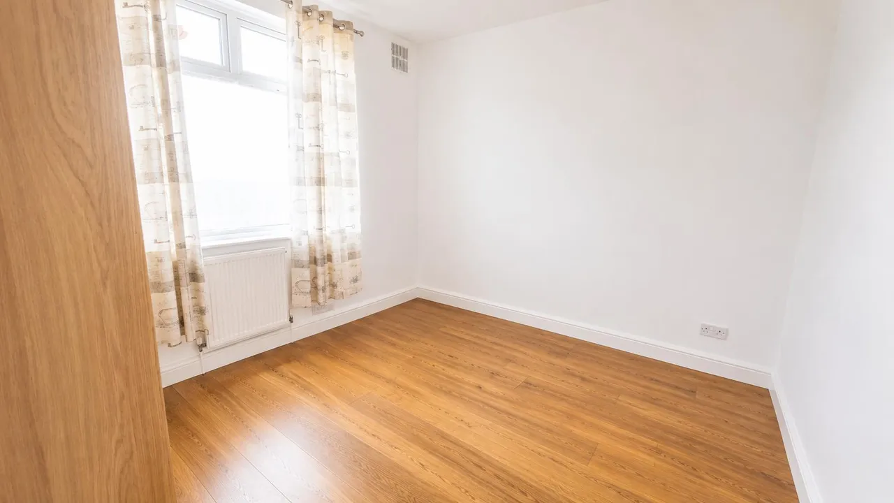 Tolworth Gardens, Chadwell Heath, RM6, photo 10