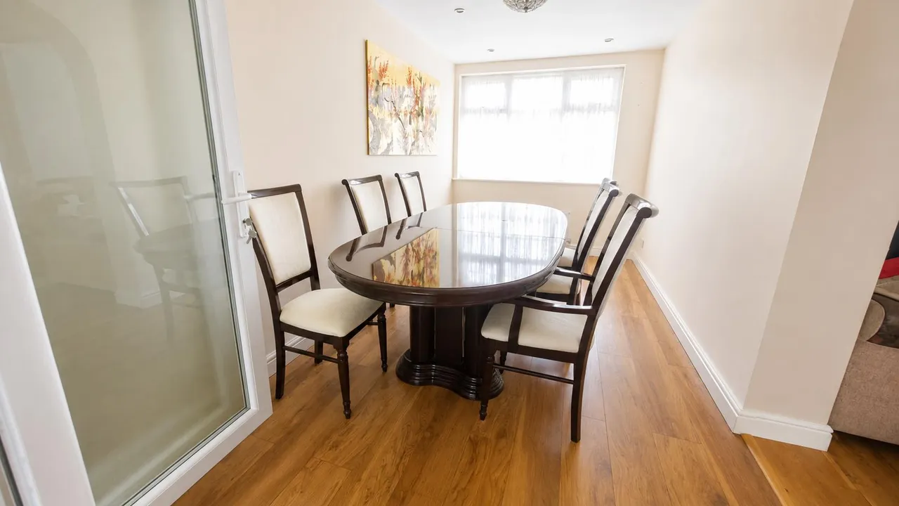 Tolworth Gardens, Chadwell Heath, RM6, photo 8