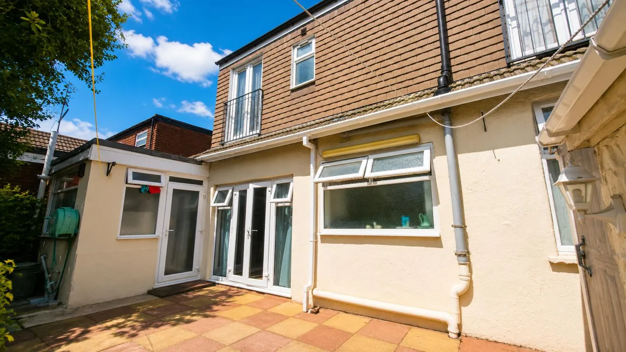 Tolworth Gardens, Chadwell Heath, RM6, photo 22