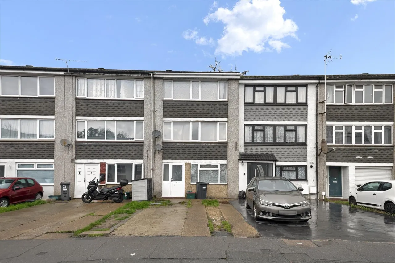 4 bed house for sale — Convent Way, Southall