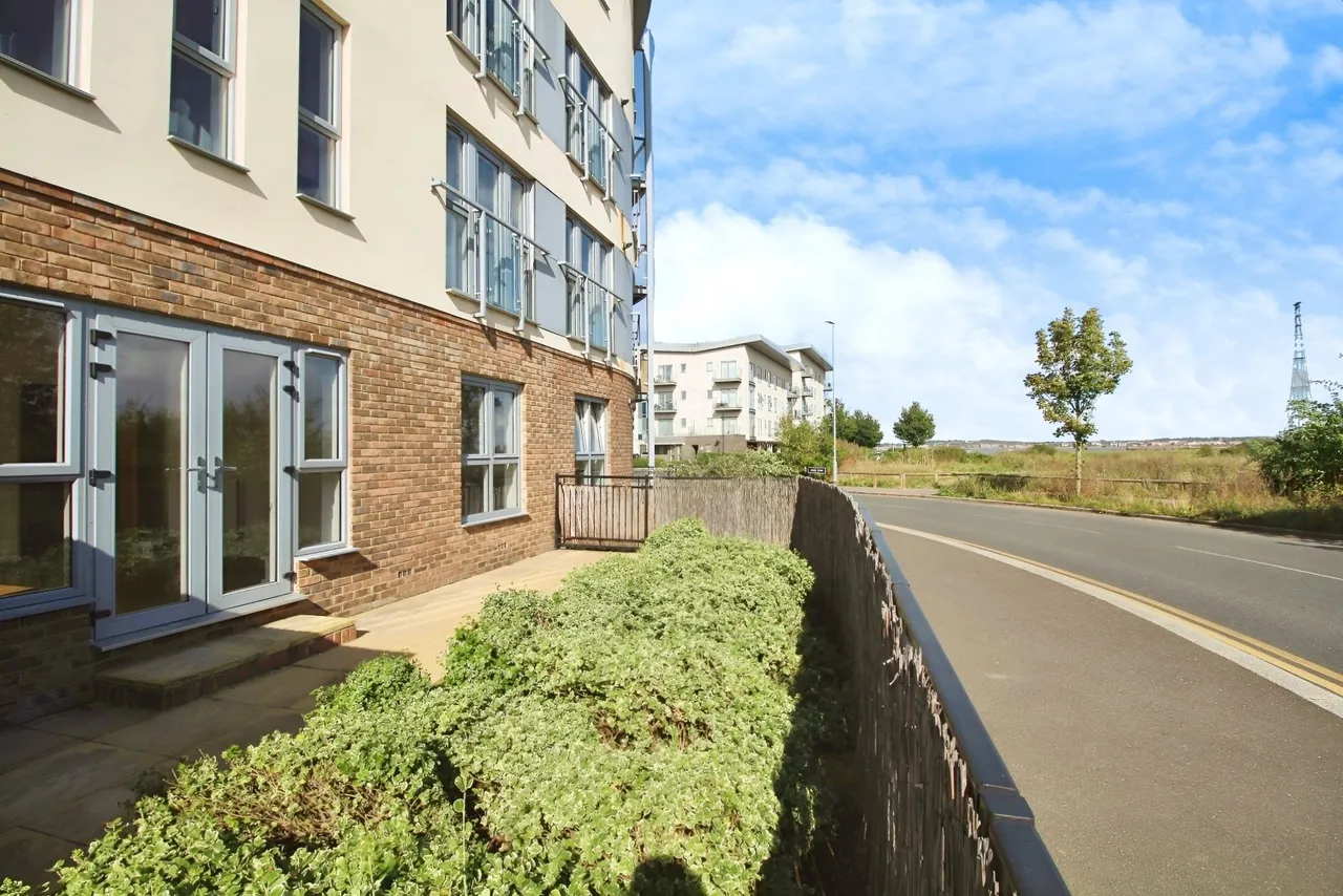 Liverymen Walk, Greenhithe, DA9, photo 5