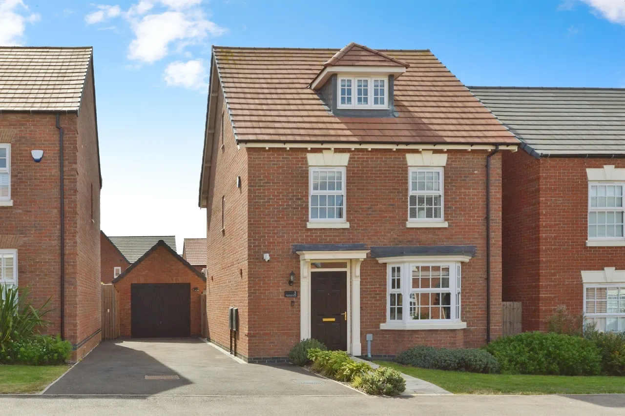 4 bed house for sale, Newcome Street, Hanslope, MK19