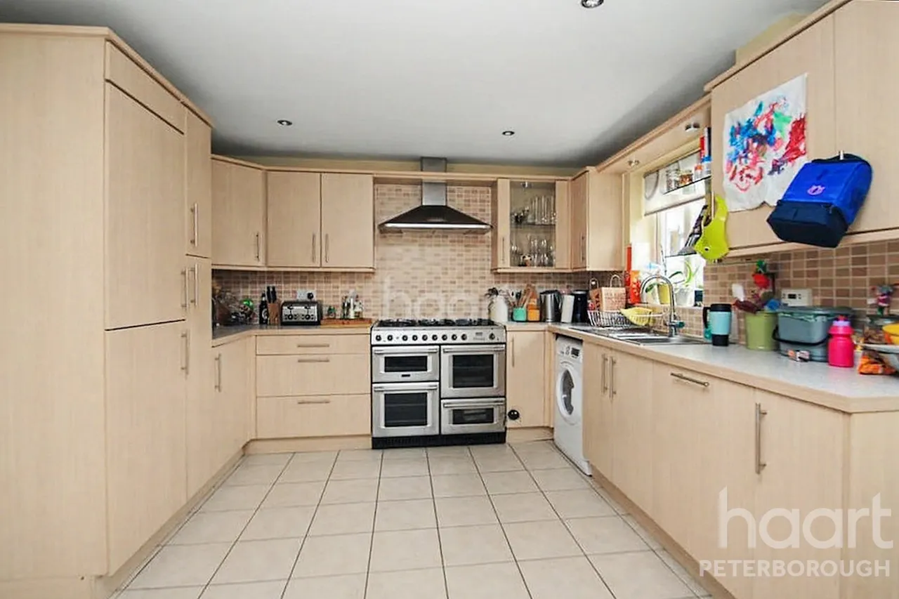 Eagle Way, Hampton Centre, PE7, photo 2
