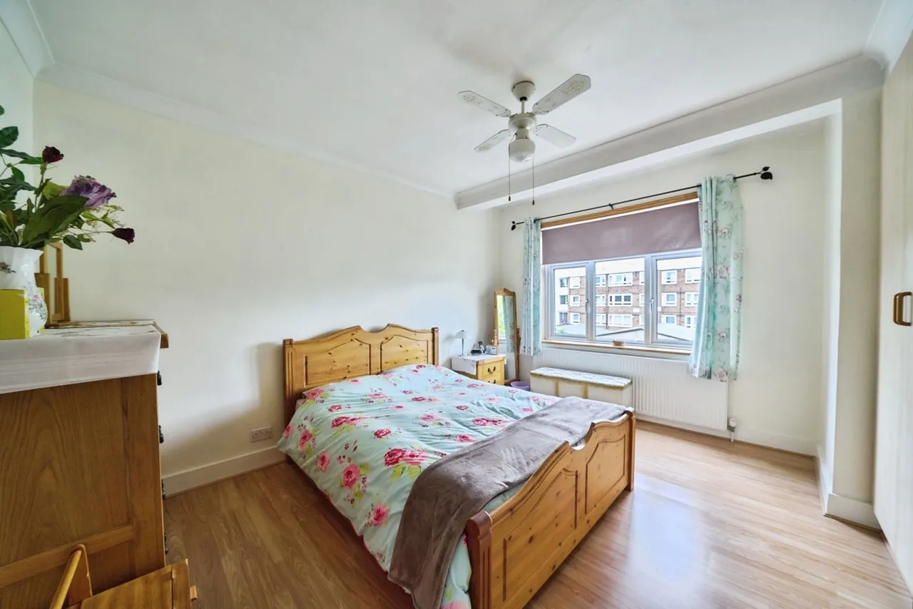 Forest Drive West, London, E11, photo 14