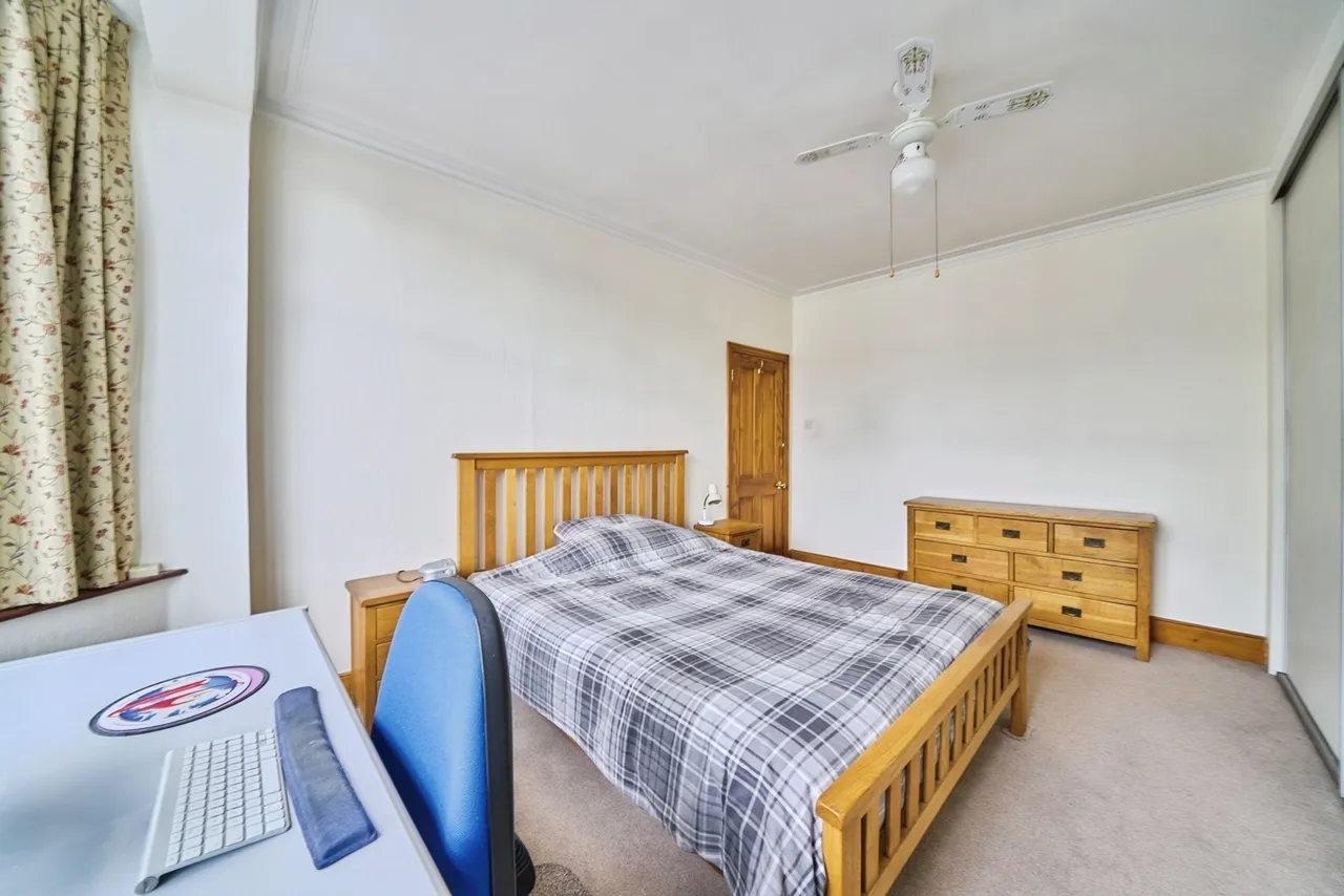 Forest Drive West, London, E11, photo 10