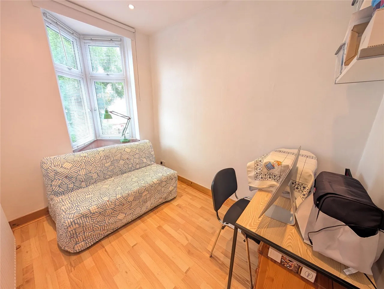 Forest Drive West, London, E11, photo 17