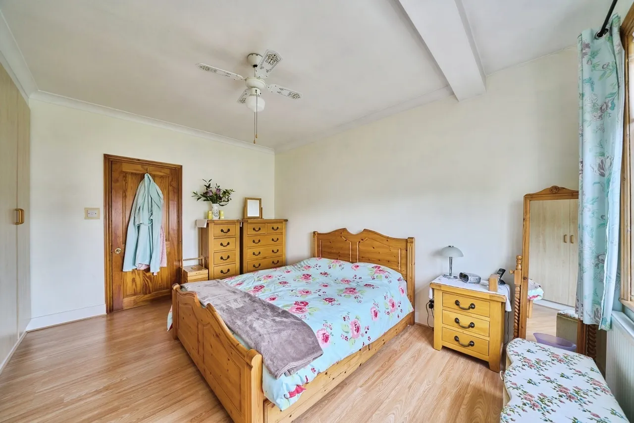 Forest Drive West, London, E11, photo 11