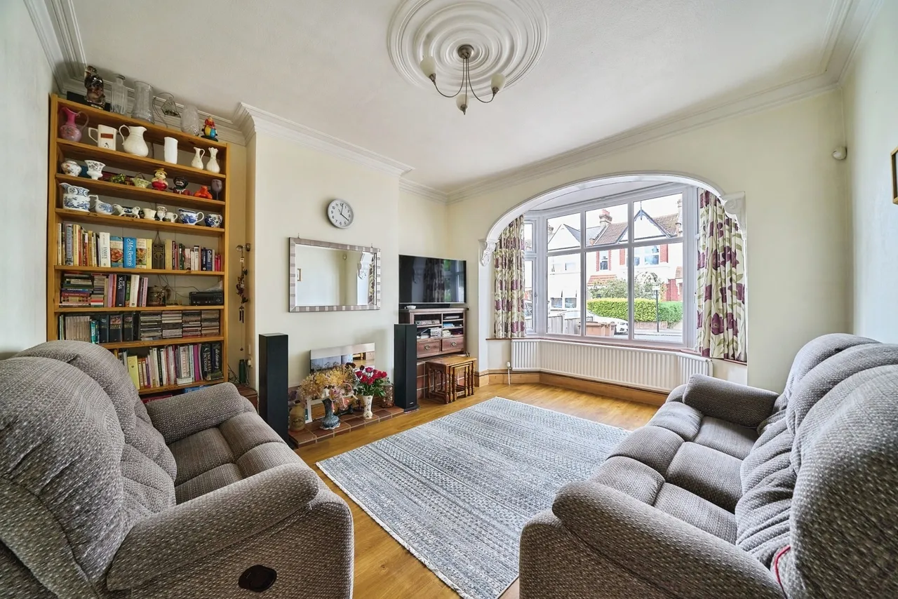 Forest Drive West, London, E11, photo 4