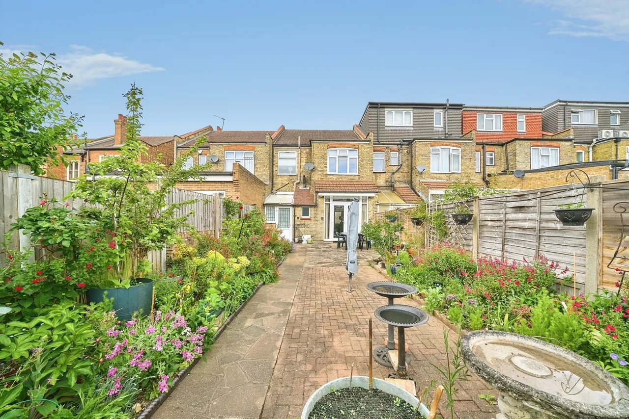 Forest Drive West, London, E11, photo 20