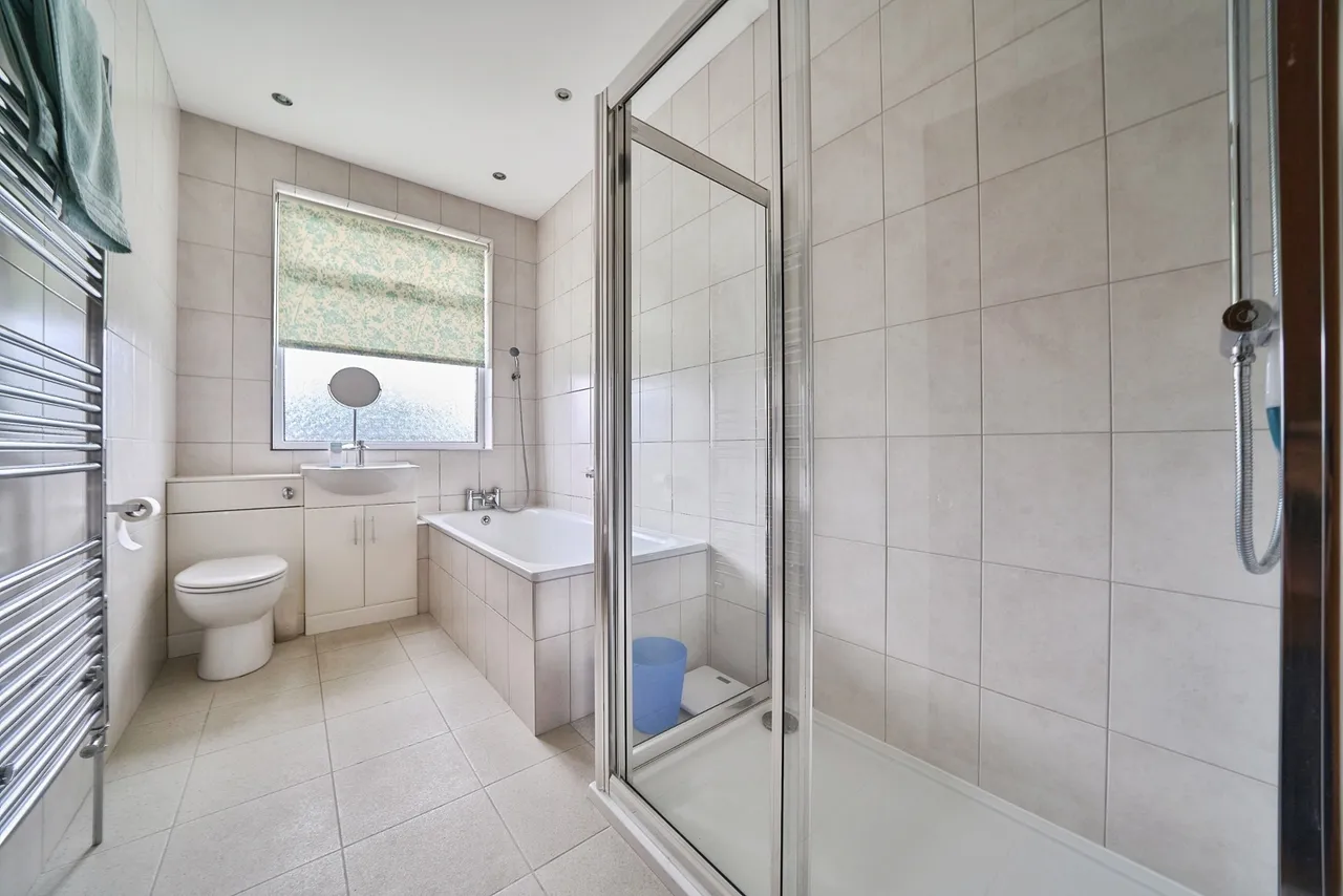Forest Drive West, London, E11, photo 15