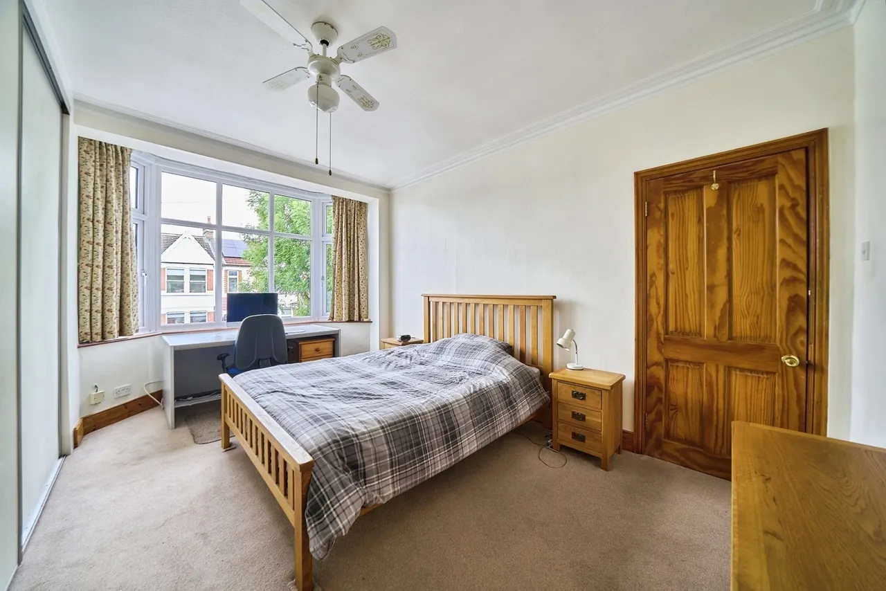 Forest Drive West, London, E11, photo 8