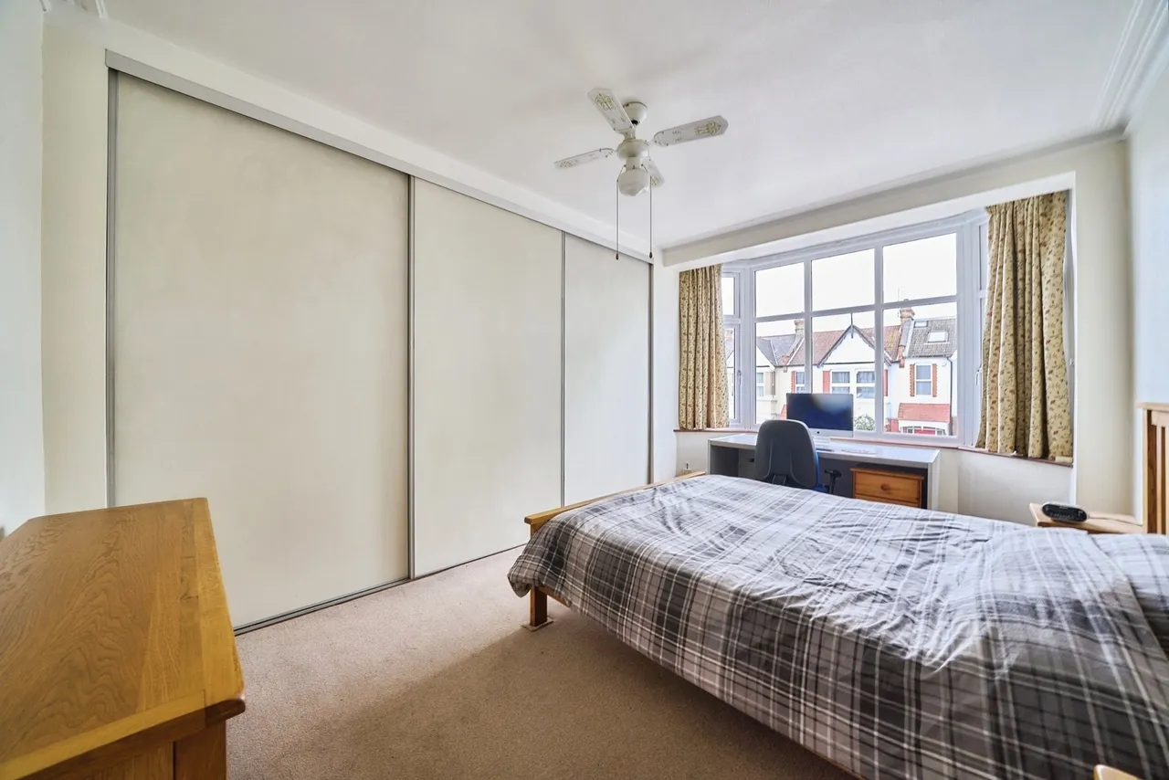 Forest Drive West, London, E11, photo 9