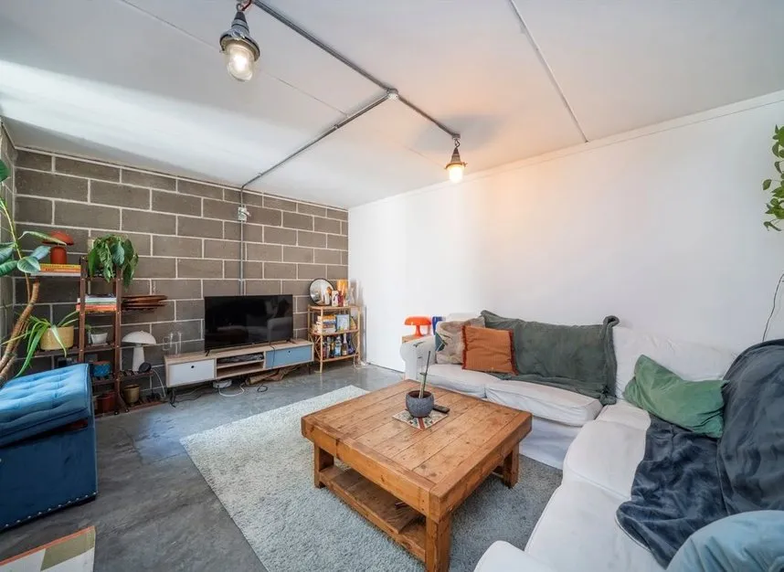 Belsham Street, Hackney, E9, photo 2