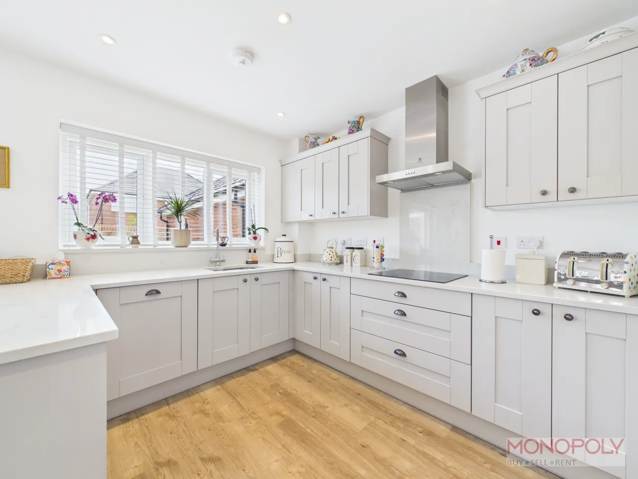 Almere Gardens, Rossett, LL12, photo 4
