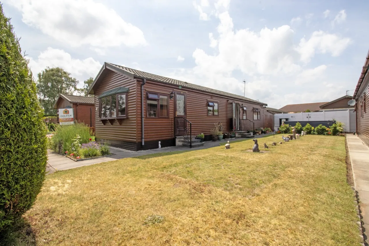2 bed house for sale, Willow Lane, Torksey, LN1