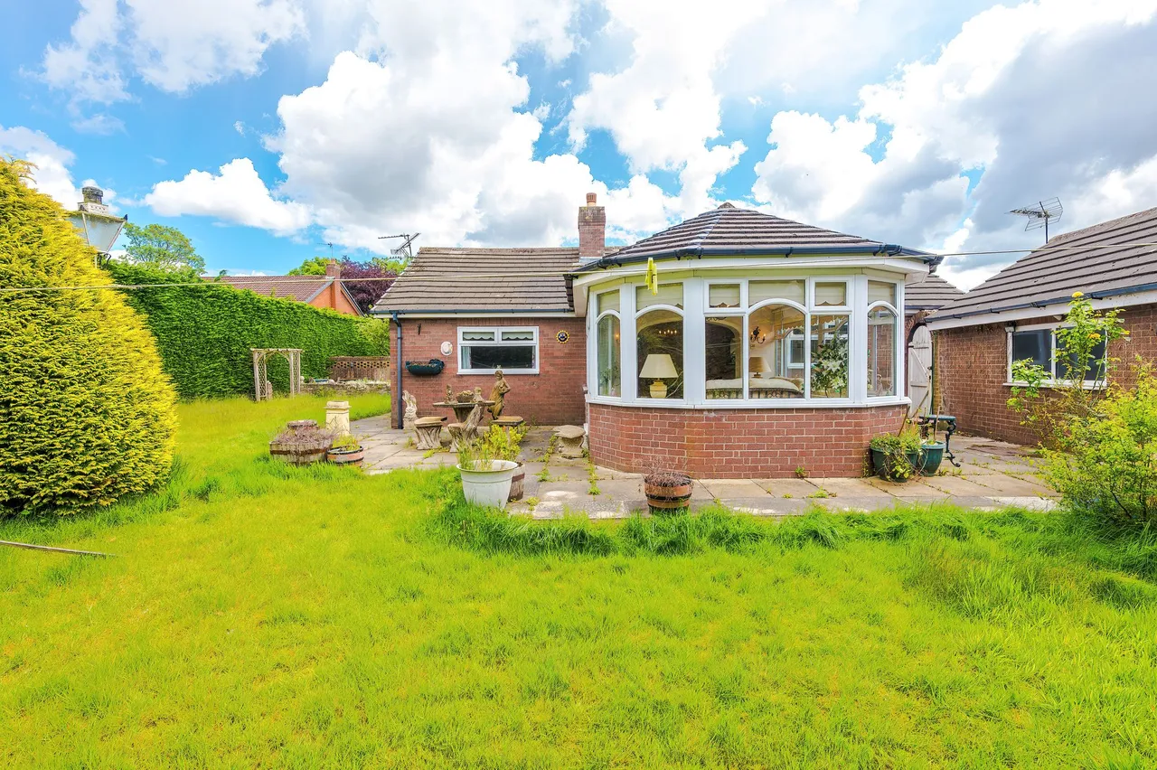 Weir Lane, Woolston, Warrington, Warrington, WA1 4QQ, photo 28