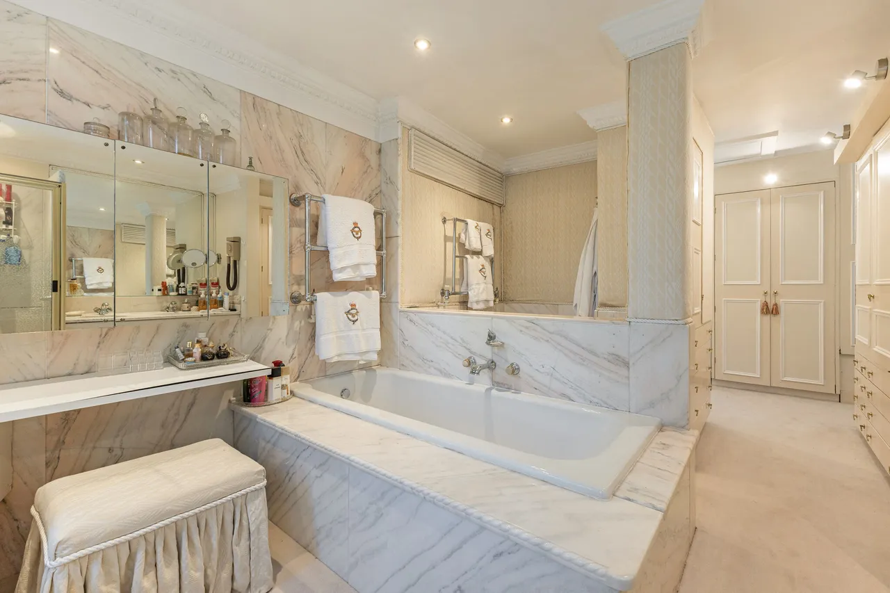 Chalk Lane, Epsom, KT18, photo 12