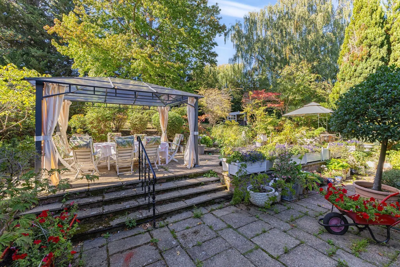 Chalk Lane, Epsom, KT18, photo 16
