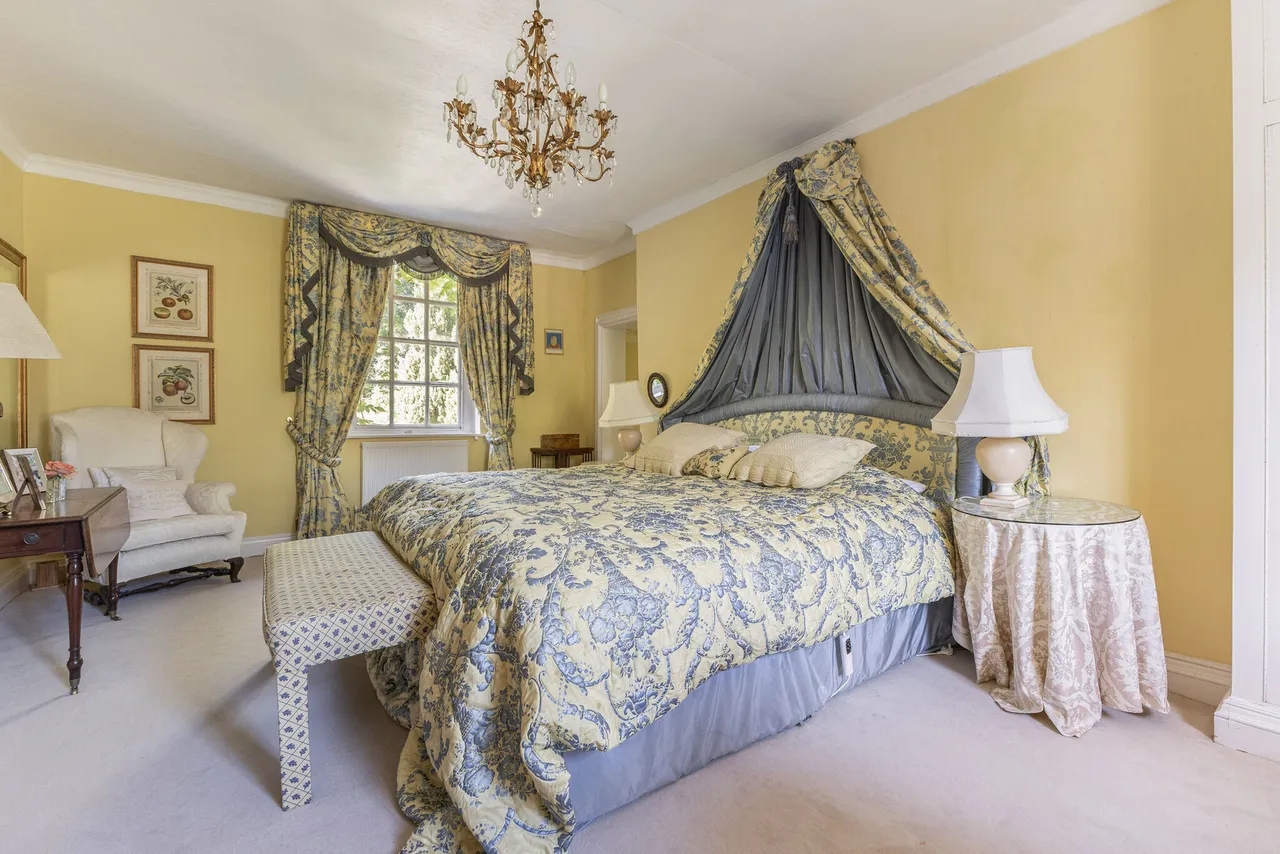 Chalk Lane, Epsom, KT18, photo 11