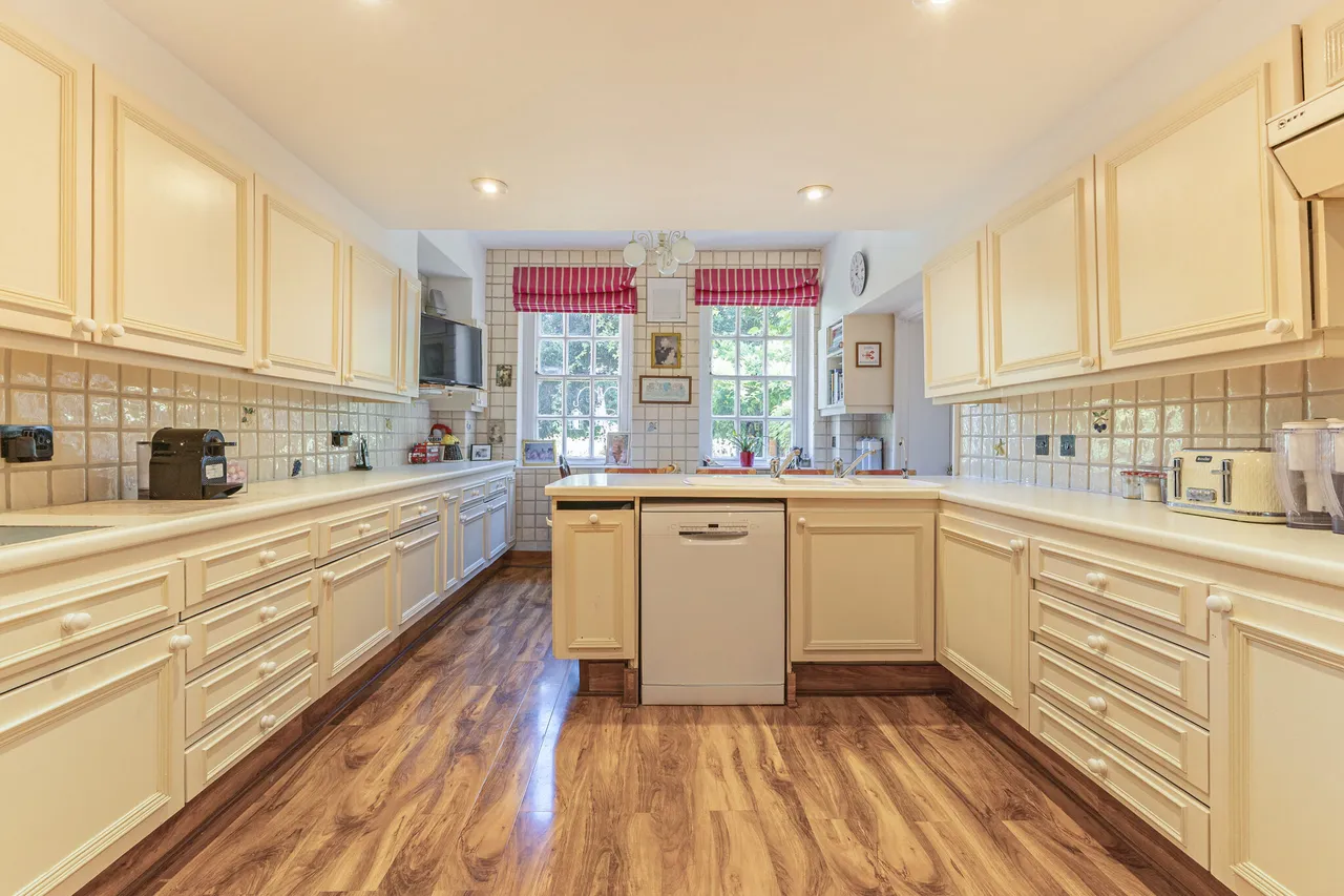 Chalk Lane, Epsom, KT18, photo 5