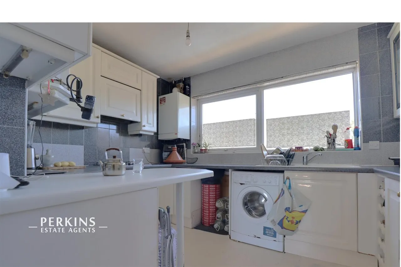 Longford Avenue, Southall, UB1, photo 2