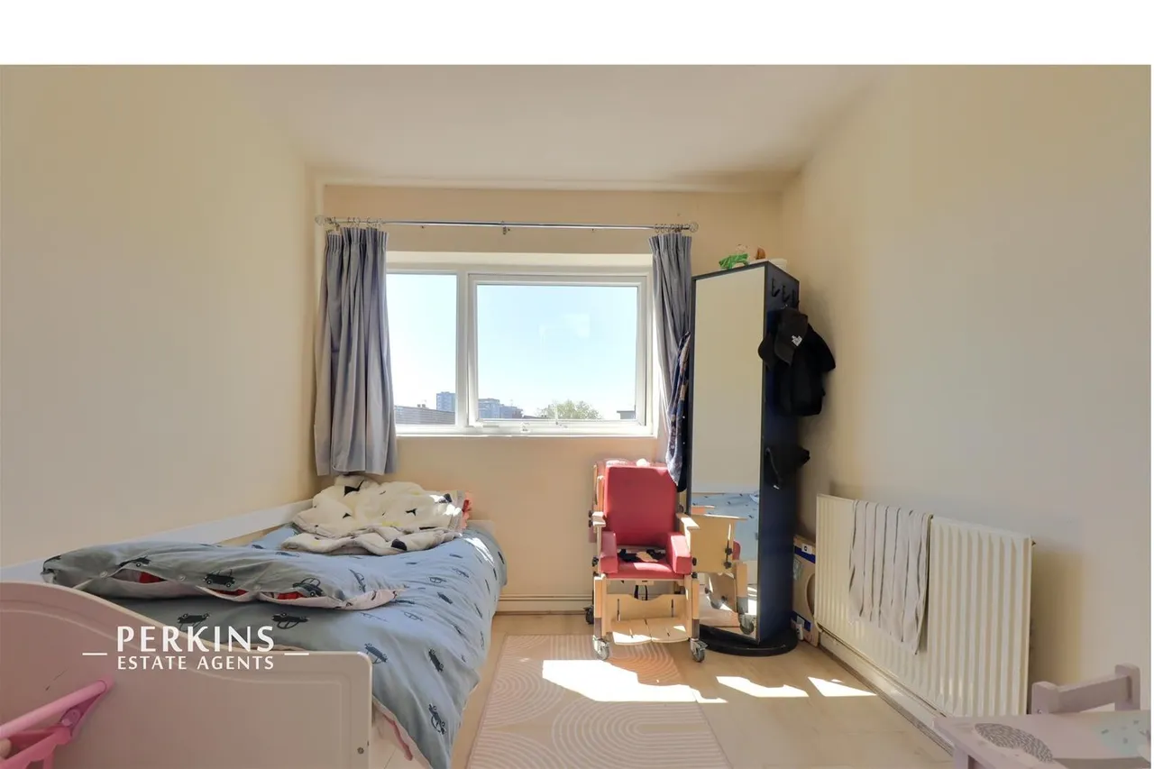 Longford Avenue, Southall, UB1, photo 4
