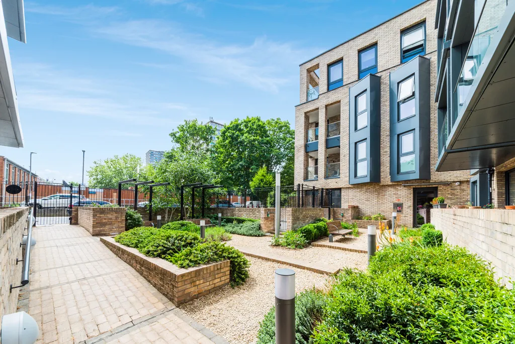 Hyde Lane, London, SW11, photo 7