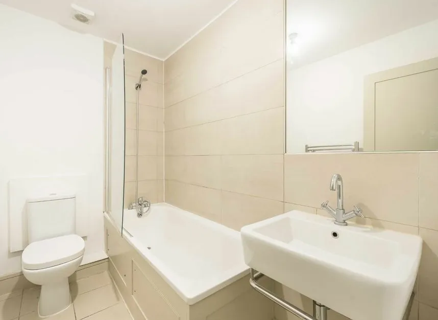 Streatham High Road, Streatham, SW16, photo 4