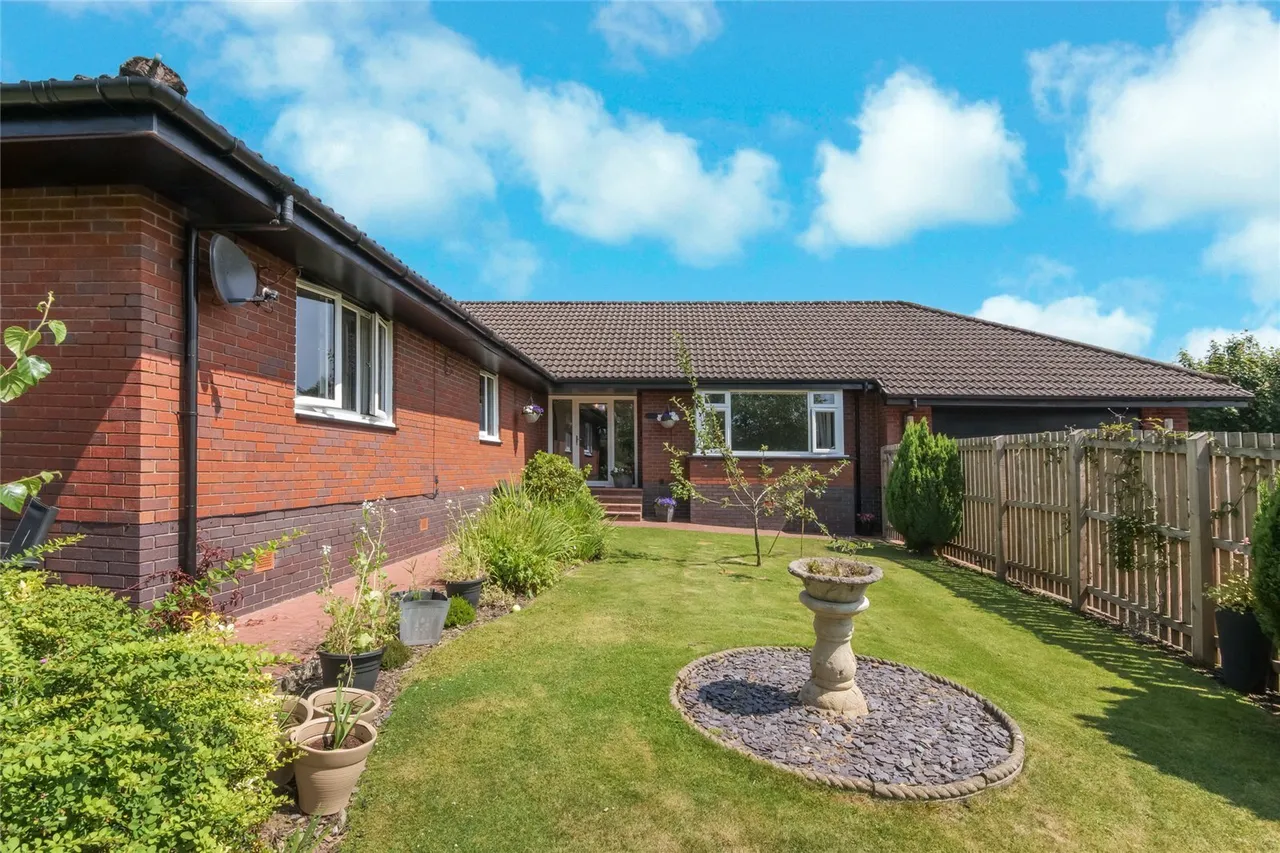 5 bed house for sale — Wishaw, North Lanarkshire, ML2