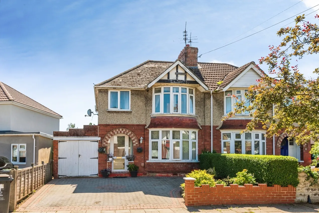 3 bed house for sale — Wills Avenue, SWINDON, Wiltshire, SN1