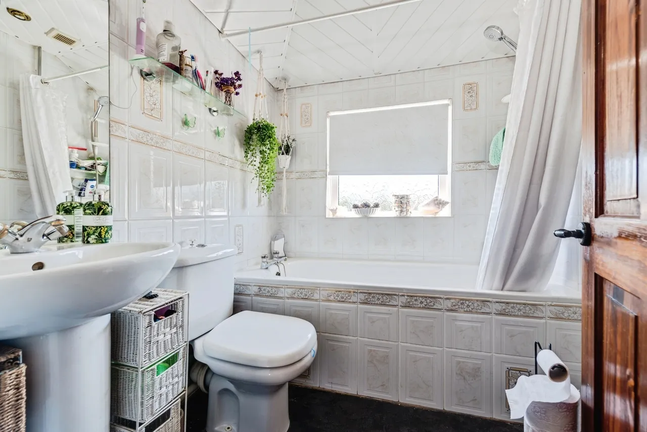 Wills Avenue, SWINDON, Wiltshire, SN1, photo 11