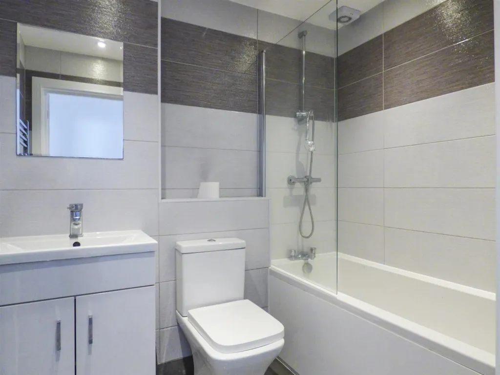 Willowdale Centre High Street, Wickford, SS12, photo 6