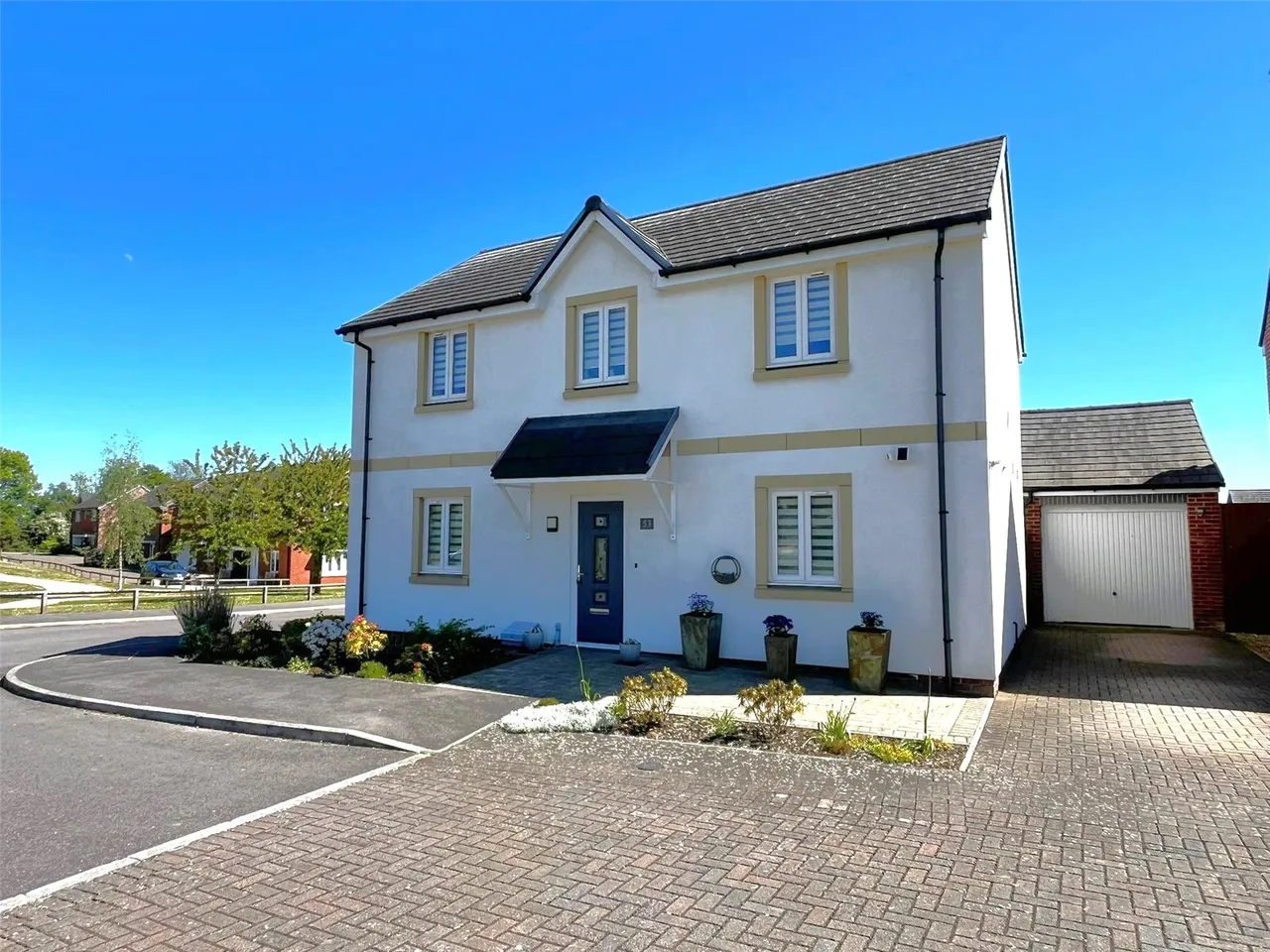 4 bed house for sale — St. Catherine Road, Basingstoke, Hampshire, RG24 9XG