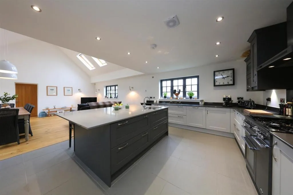 The Barns, CF32, photo 2
