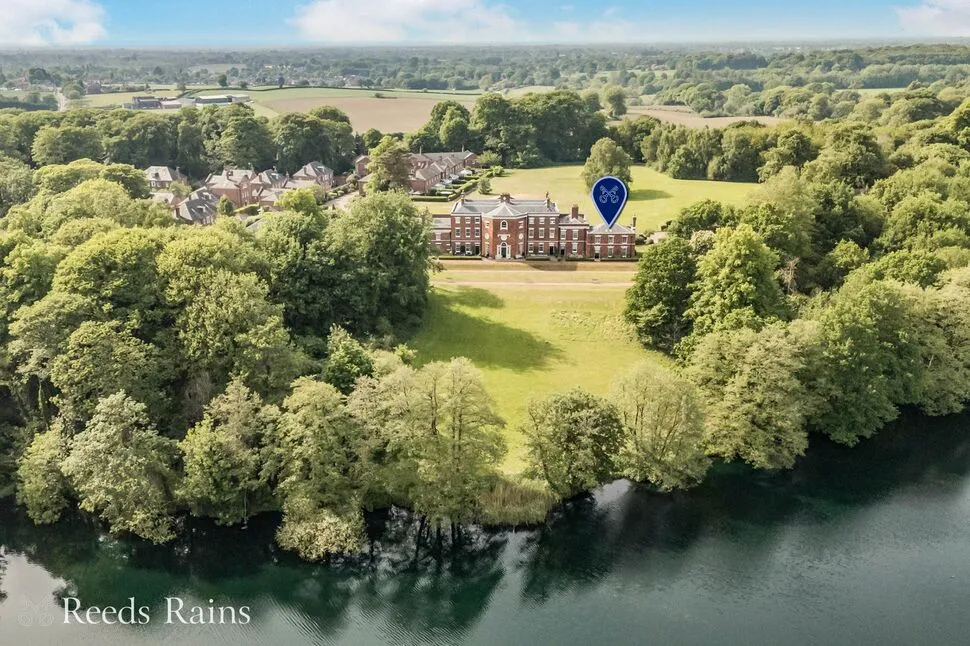 3 bed house for sale — Lawton Hall Drive, Church Lawton, Cheshire, ST7
