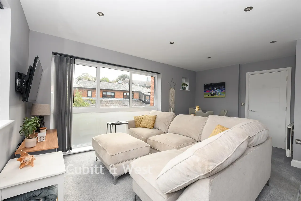 South Street, Dorking, RH4, photo 3