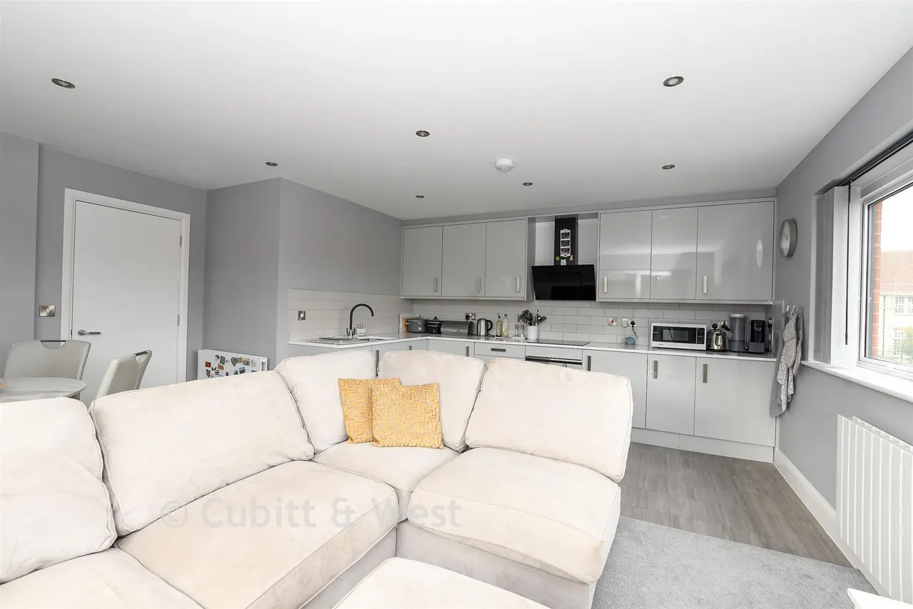 South Street, Dorking, RH4, photo 6