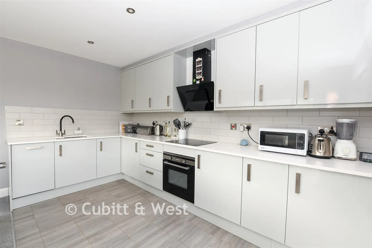 South Street, Dorking, RH4, photo 4