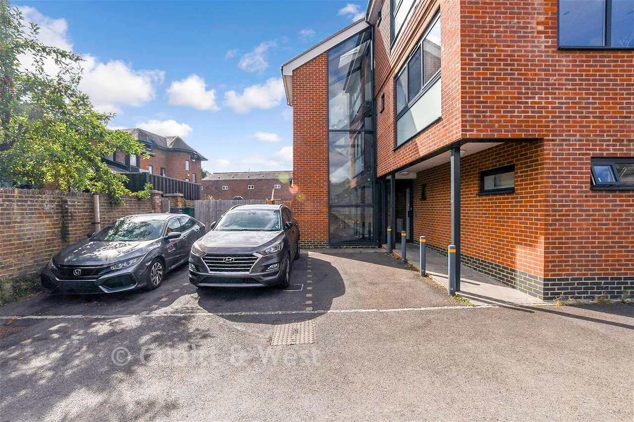 South Street, Dorking, RH4, photo 2