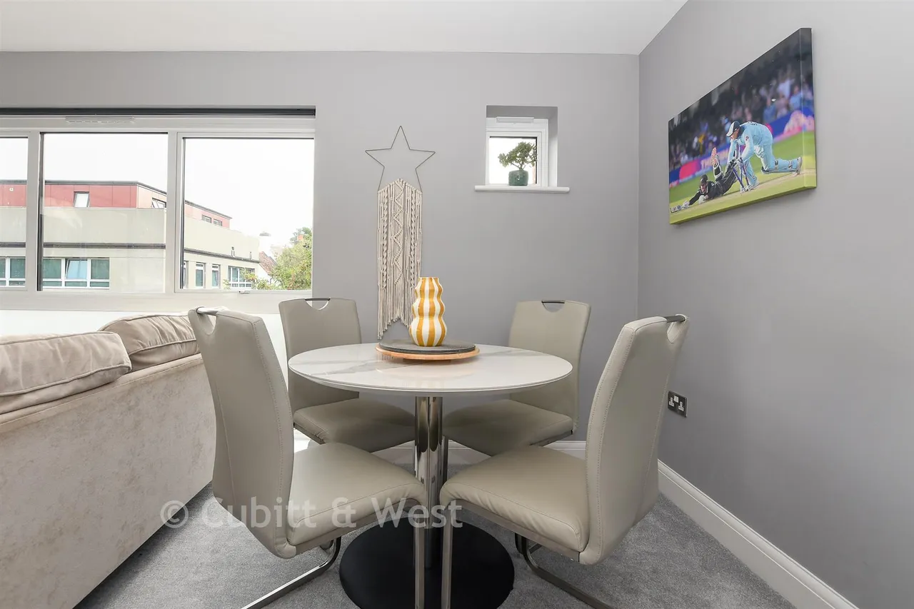 South Street, Dorking, RH4, photo 9