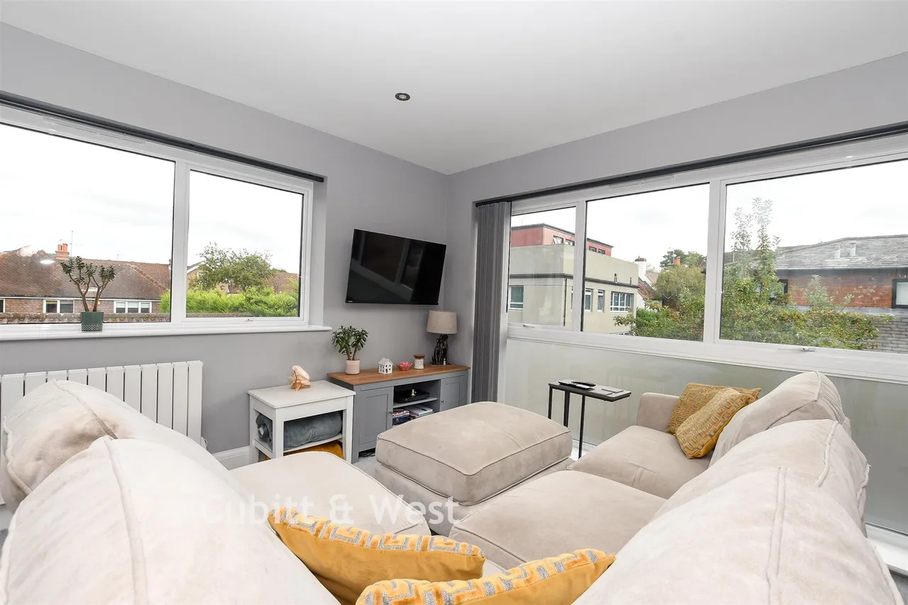 South Street, Dorking, RH4, photo 7