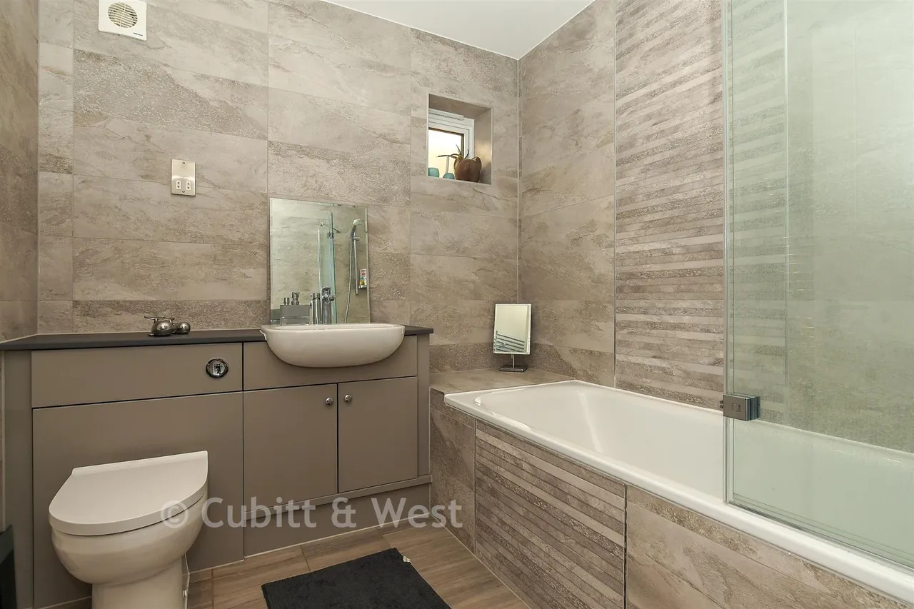 South Street, Dorking, RH4, photo 12